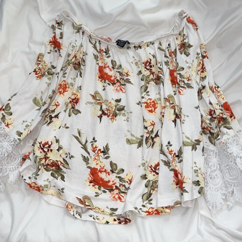 Medium, floral top rue 21